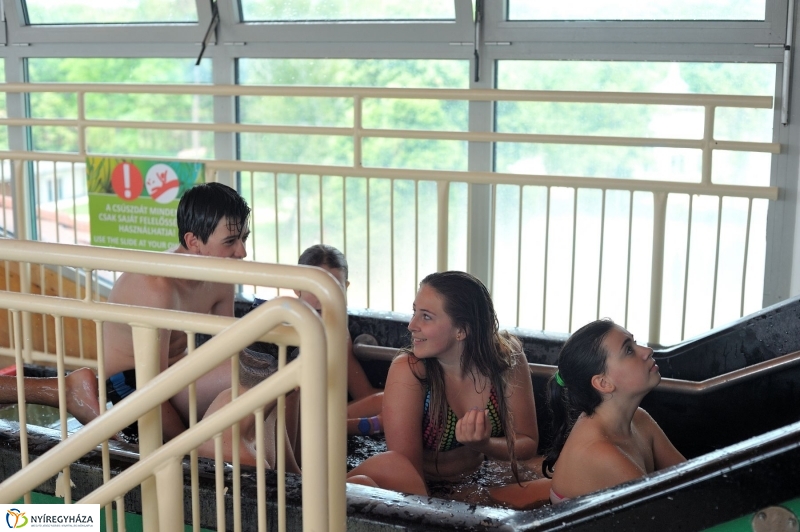 Táblaavatás az élményfürdőben - fotó Szarka Lajos