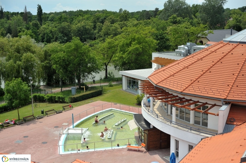 Táblaavatás az élményfürdőben - fotó Szarka Lajos