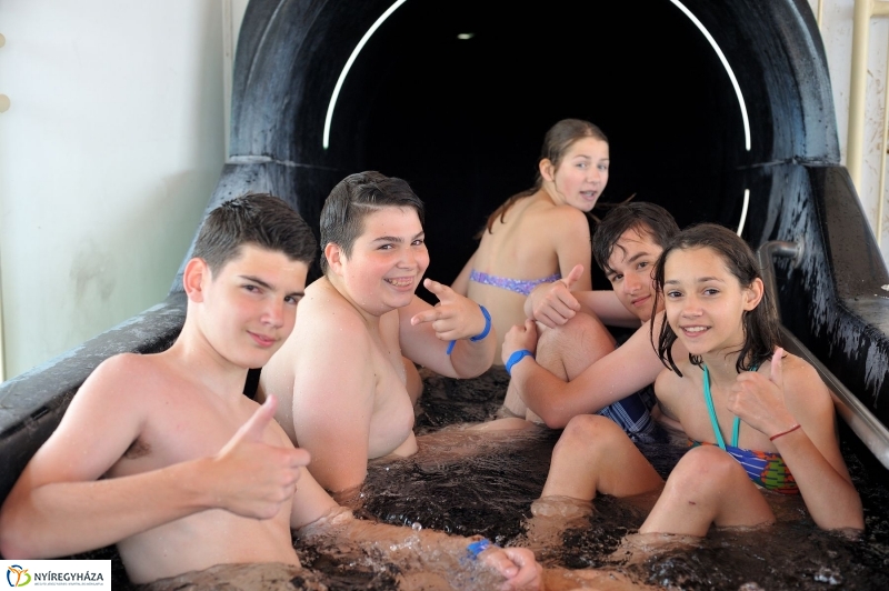 Táblaavatás az élményfürdőben - fotó Szarka Lajos