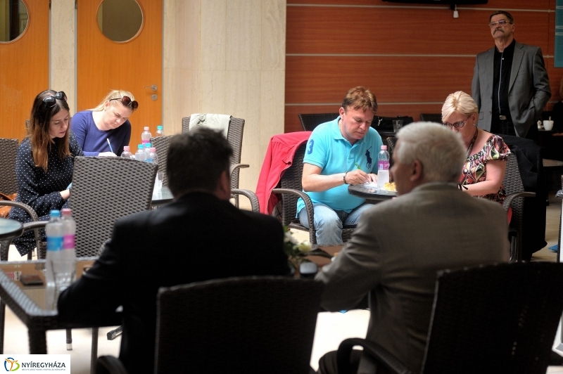 Táblaavatás az élményfürdőben - fotó Szarka Lajos