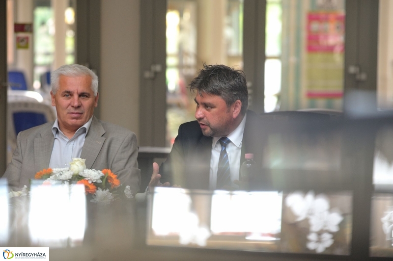 Táblaavatás az élményfürdőben - fotó Szarka Lajos