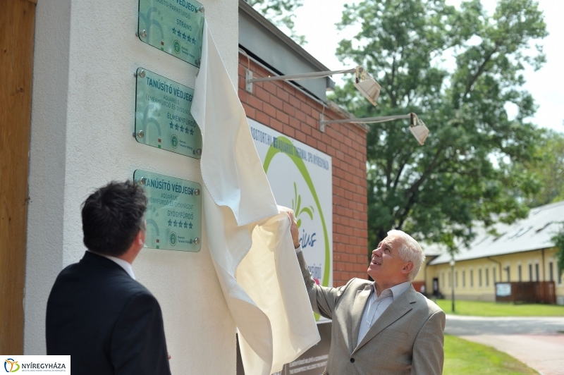 Táblaavatás az élményfürdőben - fotó Szarka Lajos