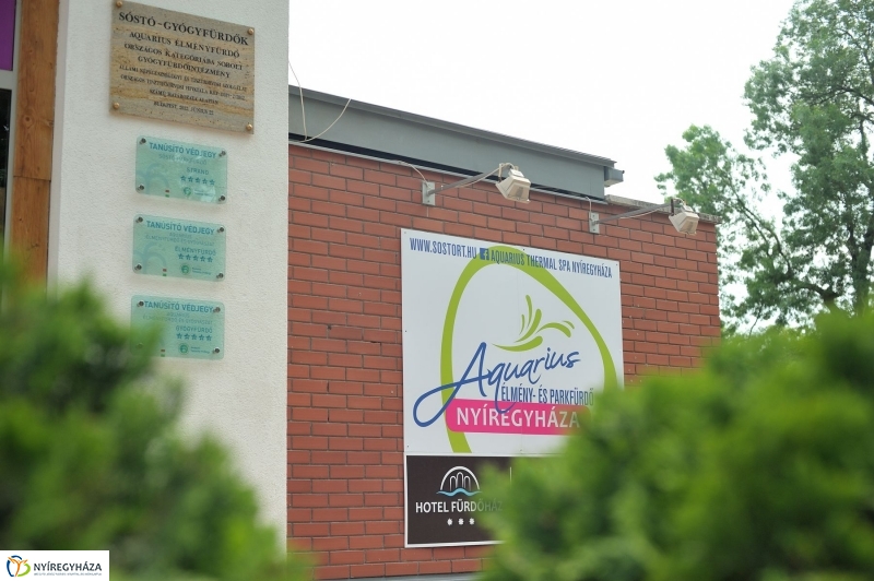 Táblaavatás az élményfürdőben - fotó Szarka Lajos