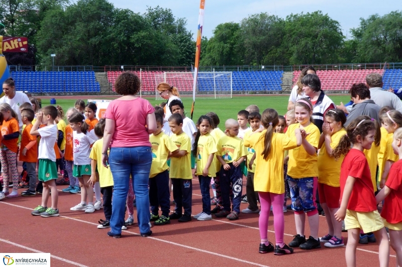 Oviverseny a stadionban - fotó Szarka Lajos