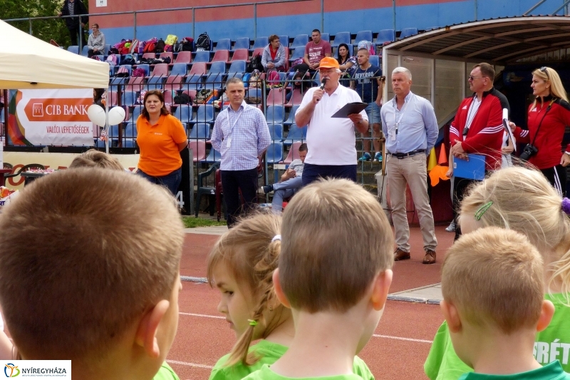 Oviverseny a stadionban - fotó Szarka Lajos