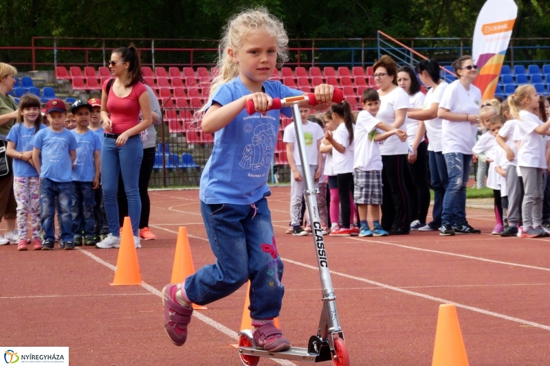 Oviverseny a stadionban - fotó Szarka Lajos