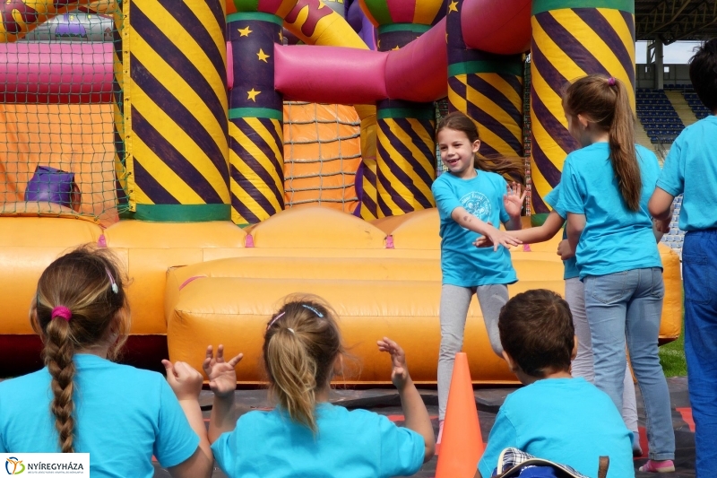 Oviverseny a stadionban - fotó Szarka Lajos