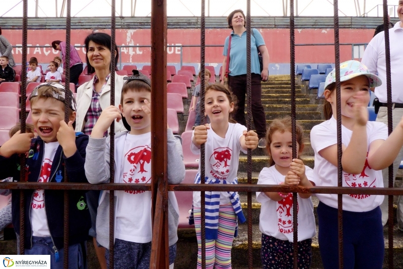 Oviverseny a stadionban - fotó Szarka Lajos