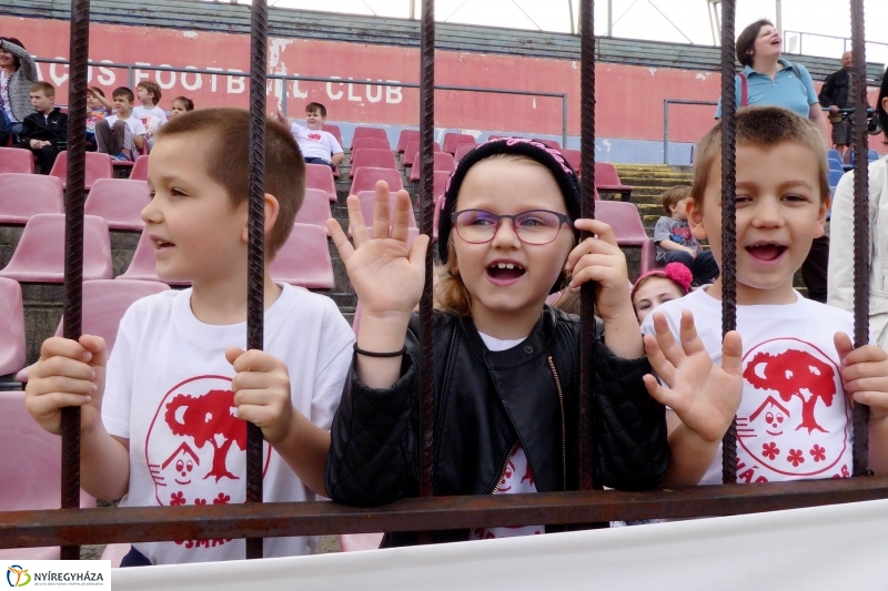 Oviverseny a stadionban - fotó Szarka Lajos
