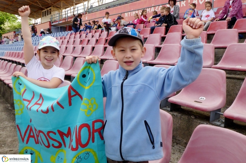 Oviverseny a stadionban - fotó Szarka Lajos