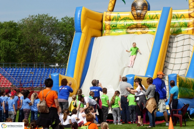 Oviverseny a stadionban - fotó Szarka Lajos