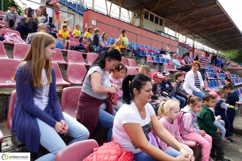 Oviverseny a stadionban - fotó Szarka Lajos
