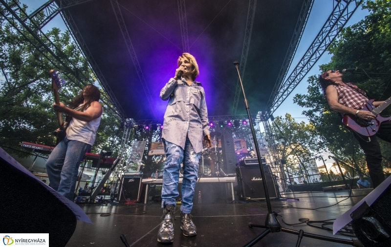 Keresztes Ildikó koncert a Szelektív Szombaton