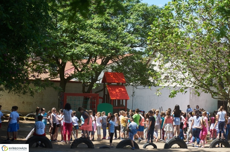 Játszótér a Bem iskolában - fotó Szarka Lajos