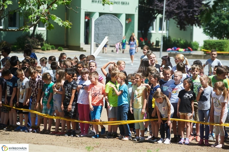 Játszótér a Bem iskolában - fotó Szarka Lajos