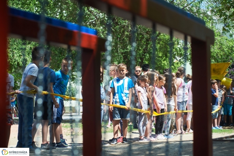 Játszótér a Bem iskolában - fotó Szarka Lajos