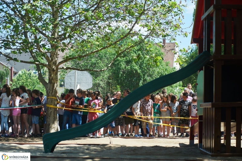 Játszótér a Bem iskolában - fotó Szarka Lajos