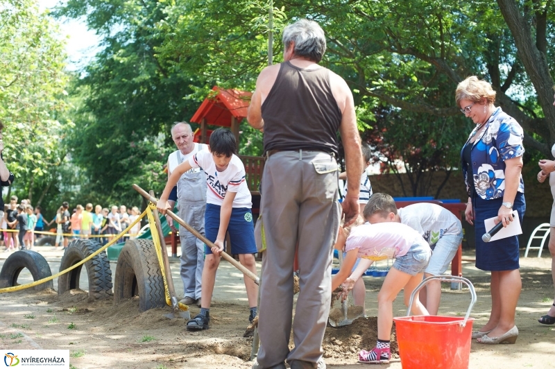 Játszótér a Bem iskolában - fotó Szarka Lajos