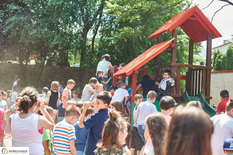 Játszótér a Bem iskolában - fotó Szarka Lajos