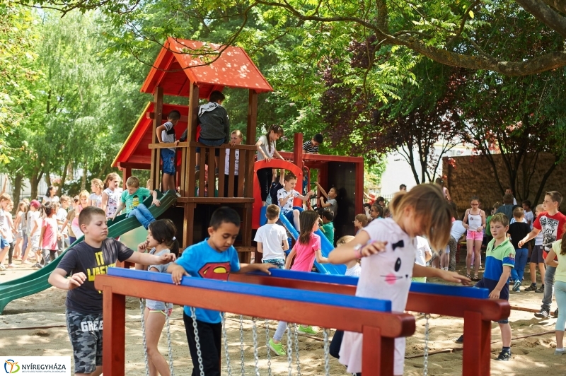 Játszótér a Bem iskolában - fotó Szarka Lajos