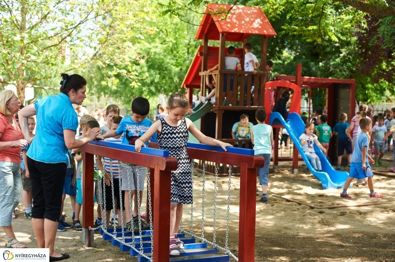 Játszótér a Bem iskolában - fotó Szarka Lajos