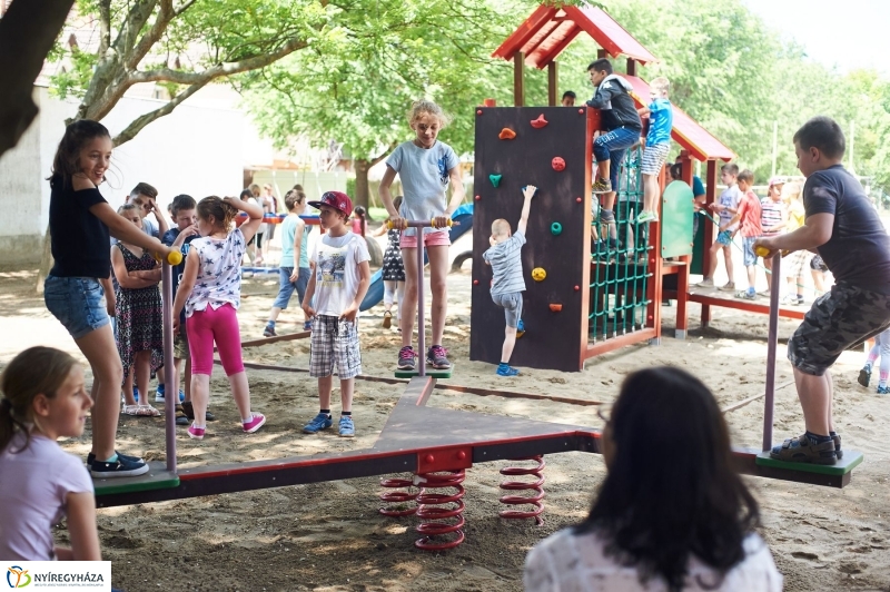 Játszótér a Bem iskolában - fotó Szarka Lajos