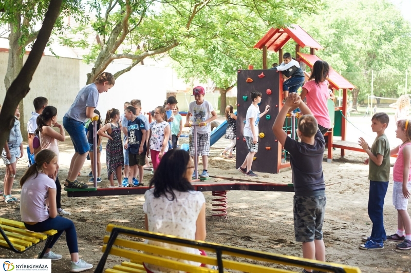 Játszótér a Bem iskolában - fotó Szarka Lajos