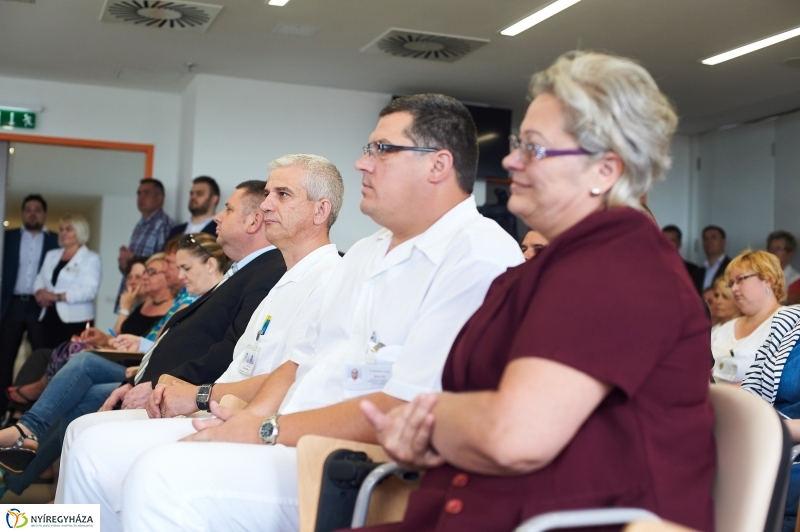 Helikopter leszálló a kórházban - fotó Szarka Lajos