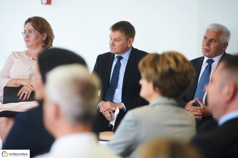 Helikopter leszálló a kórházban - fotó Szarka Lajos