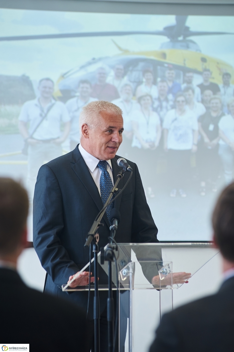 Helikopter leszálló a kórházban - fotó Szarka Lajos