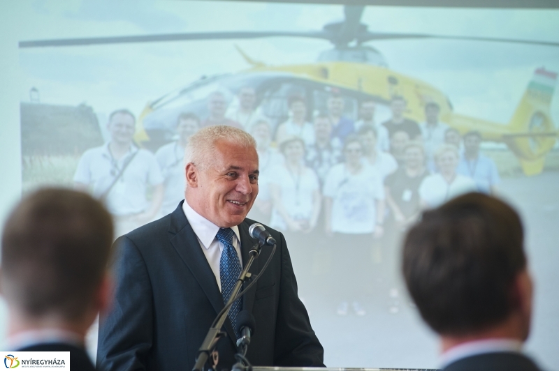 Helikopter leszálló a kórházban - fotó Szarka Lajos