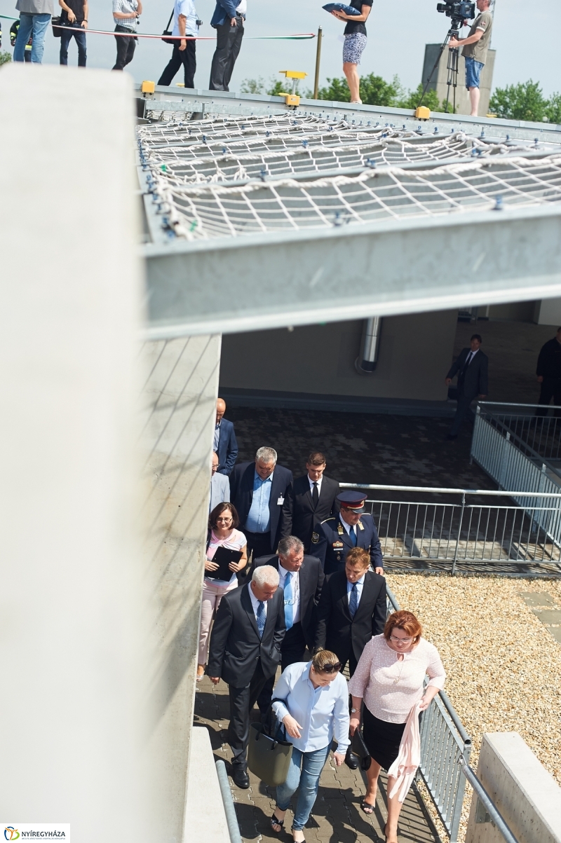 Helikopter leszálló a kórházban - fotó Szarka Lajos