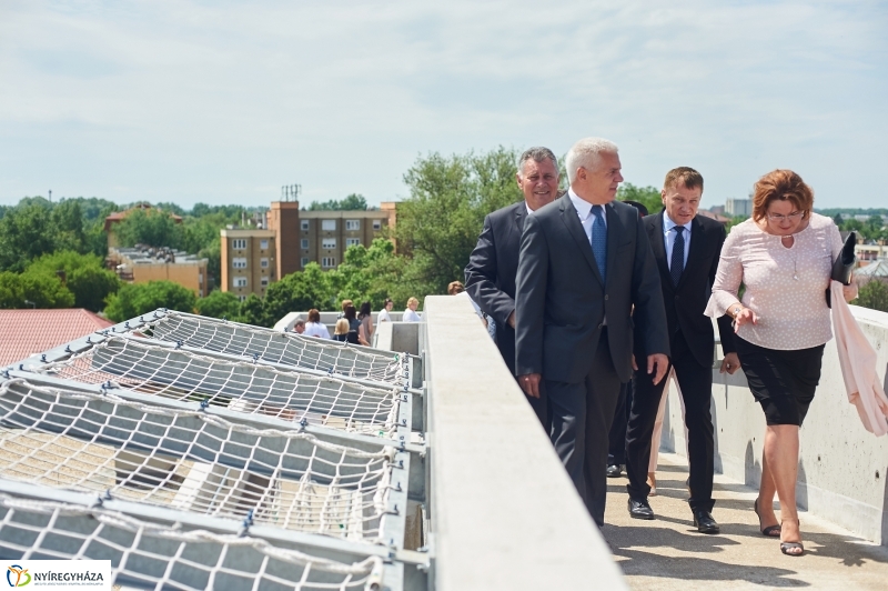 Helikopter leszálló a kórházban - fotó Szarka Lajos