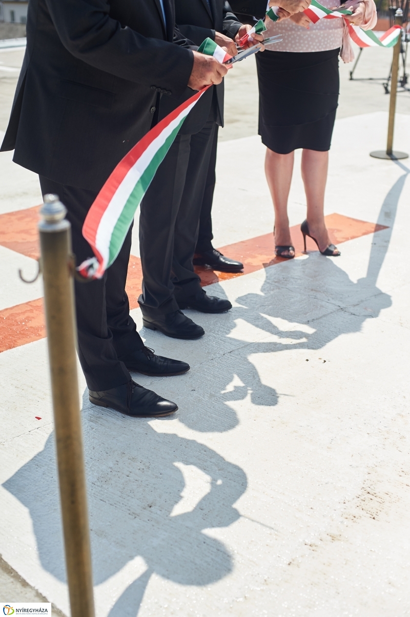 Helikopter leszálló a kórházban - fotó Szarka Lajos