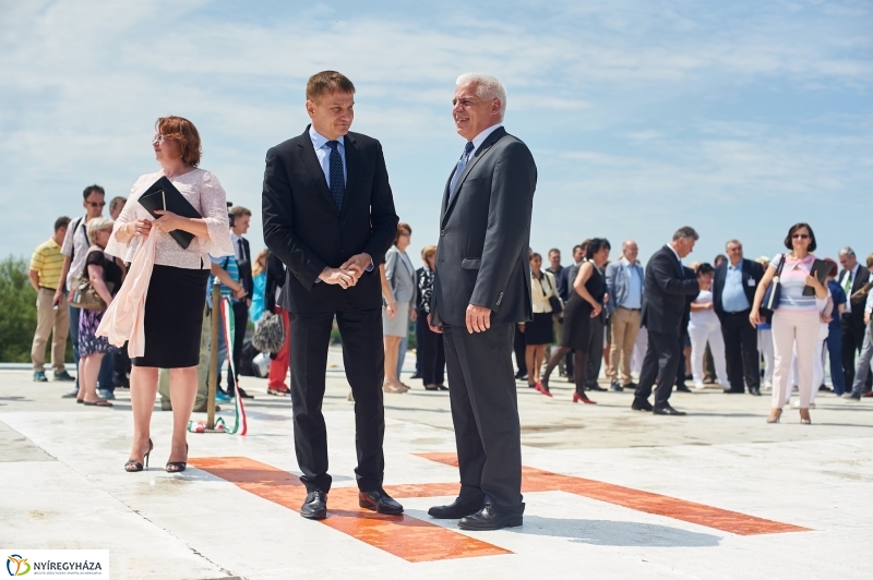 Helikopter leszálló a kórházban - fotó Szarka Lajos