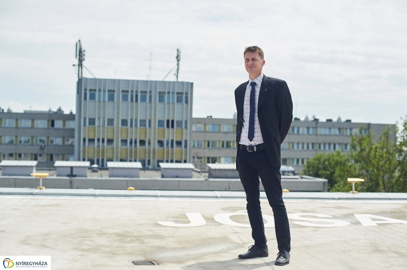 Helikopter leszálló a kórházban - fotó Szarka Lajos