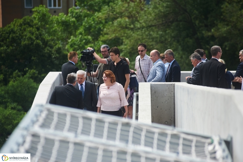 Helikopter leszálló a kórházban - fotó Szarka Lajos