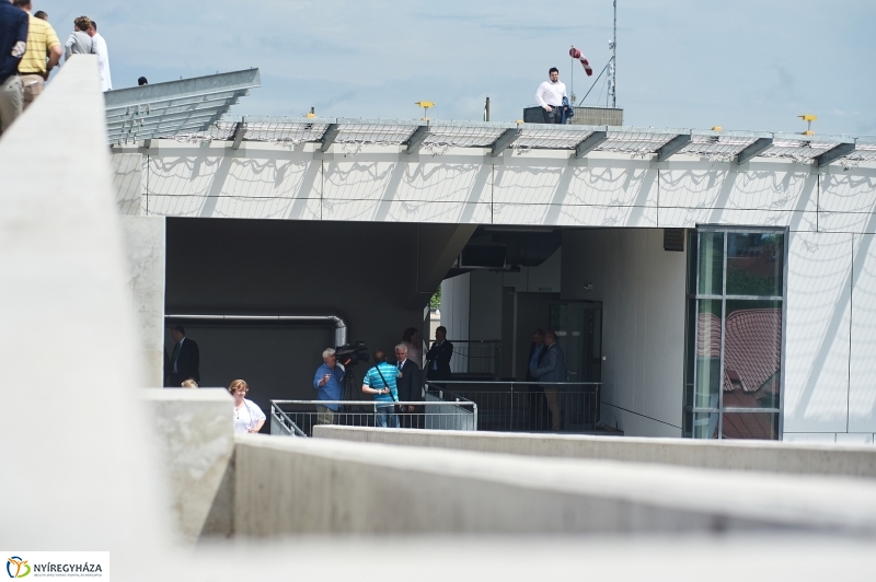 Helikopter leszálló a kórházban - fotó Szarka Lajos