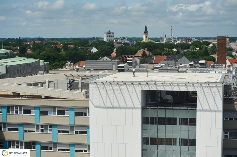 Helikopter leszálló a kórházban - fotó Szarka Lajos