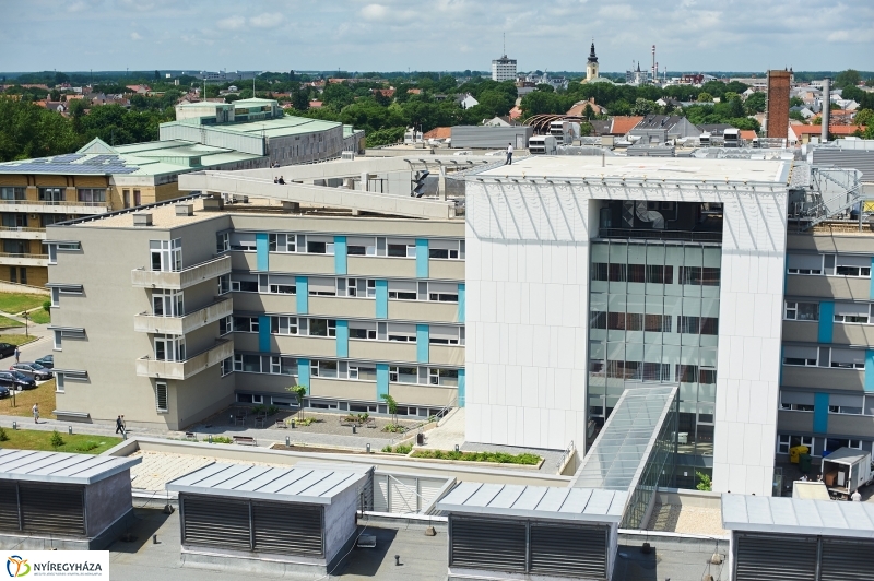 Helikopter leszálló a kórházban - fotó Szarka Lajos