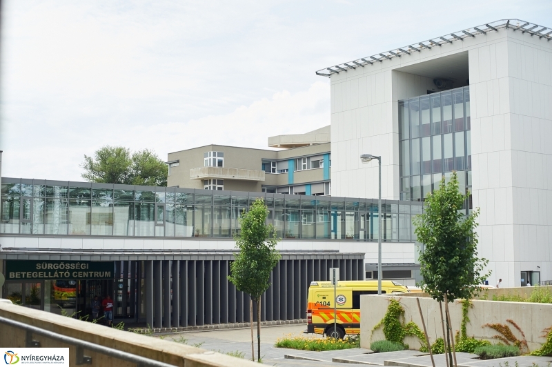 Helikopter leszálló a kórházban - fotó Szarka Lajos