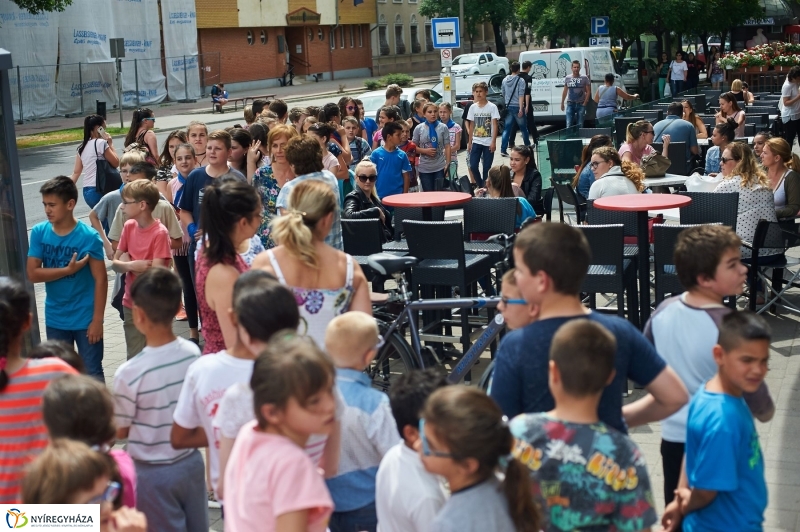 Gyereknapi fagyi a Bárczysokkal - fotó Szarka Lajos
