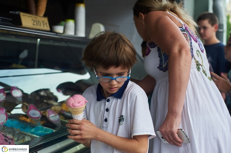 Gyereknapi fagyi a Bárczysokkal - fotó Szarka Lajos