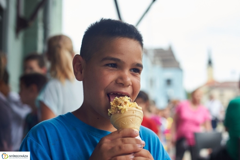 Gyereknapi fagyi a Bárczysokkal - fotó Szarka Lajos