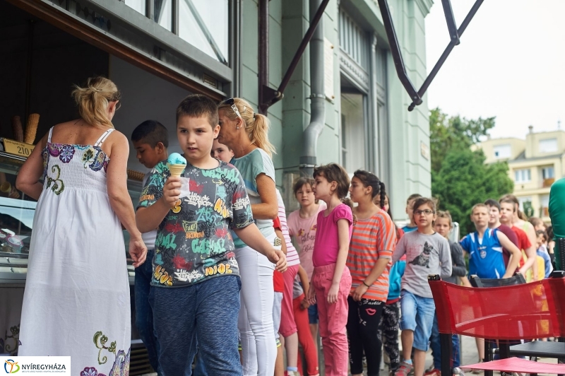 Gyereknapi fagyi a Bárczysokkal - fotó Szarka Lajos