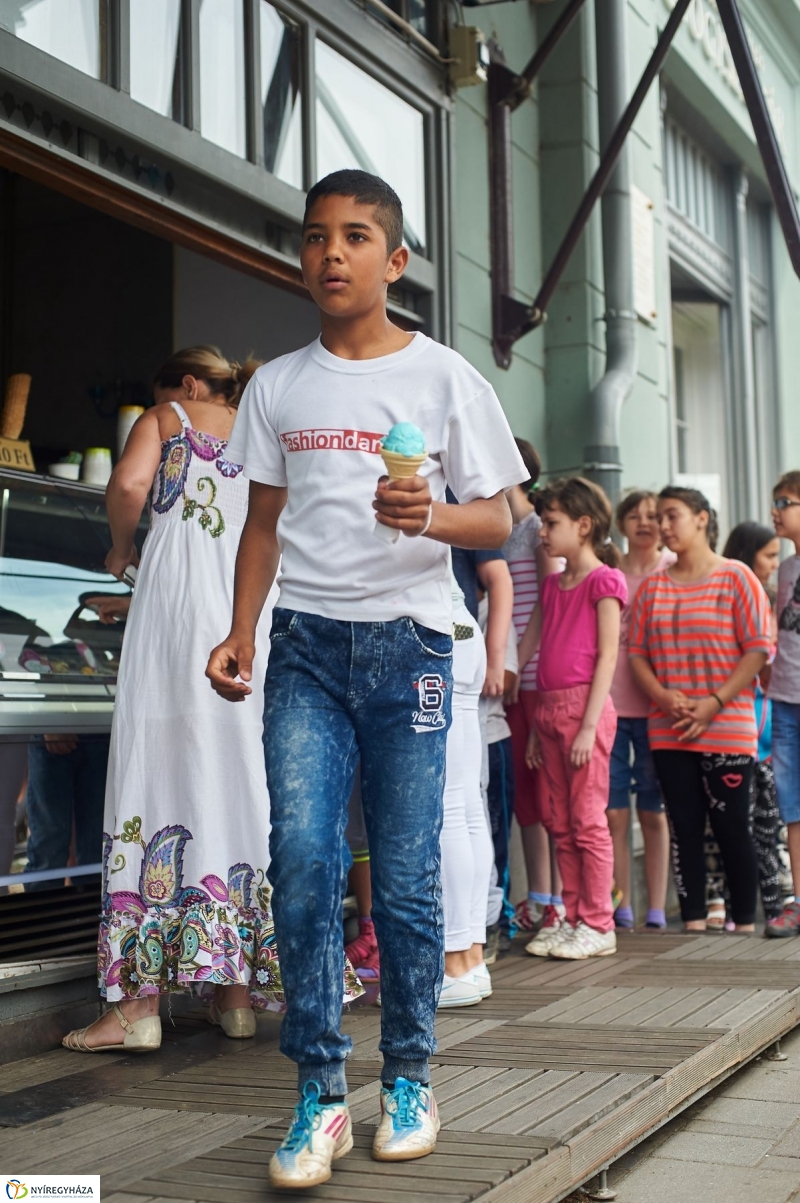 Gyereknapi fagyi a Bárczysokkal - fotó Szarka Lajos