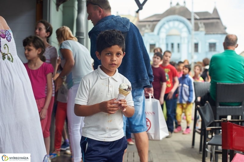 Gyereknapi fagyi a Bárczysokkal - fotó Szarka Lajos
