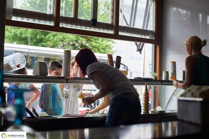 Gyereknapi fagyi a Bárczysokkal - fotó Szarka Lajos