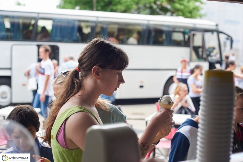 Gyereknapi fagyi a Bárczysokkal - fotó Szarka Lajos
