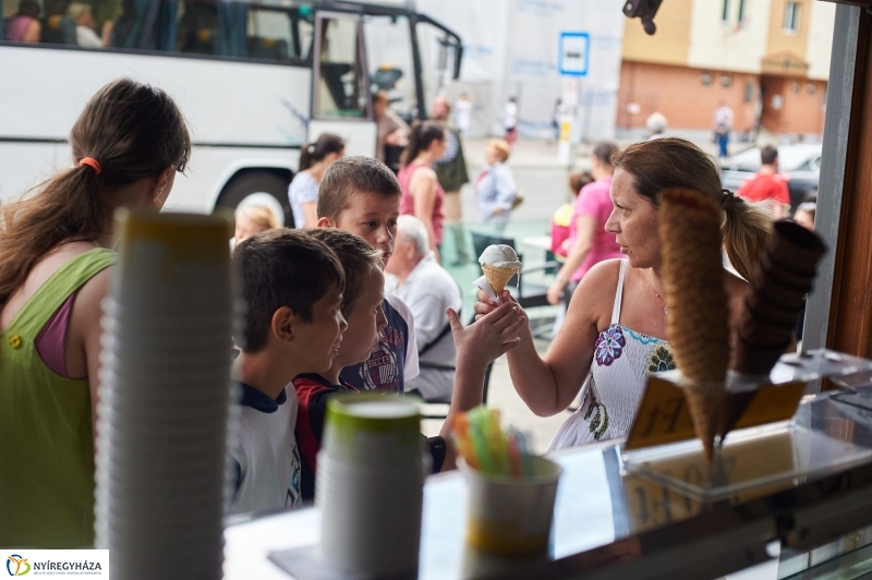Gyereknapi fagyi a Bárczysokkal - fotó Szarka Lajos